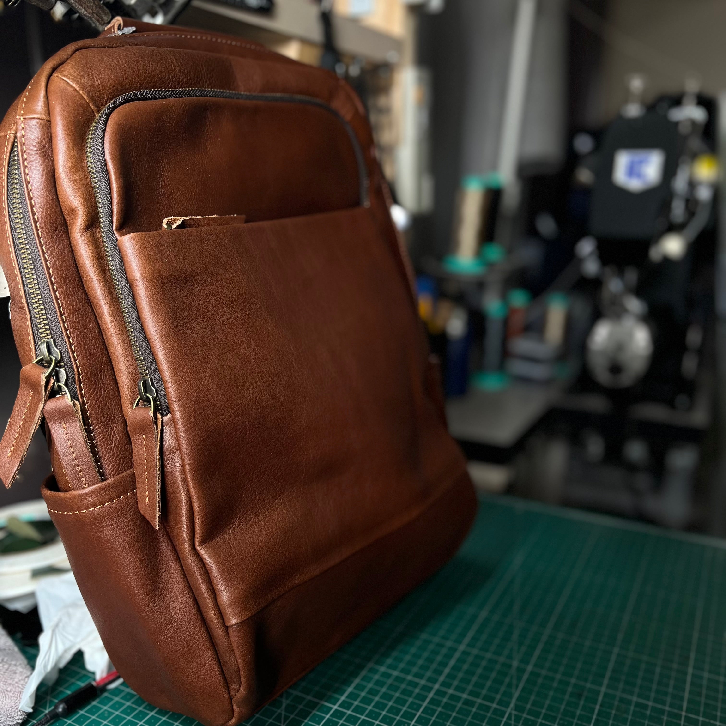 レザーバックパック ダークブラウン – GLEOLE(グレオール) バッグ